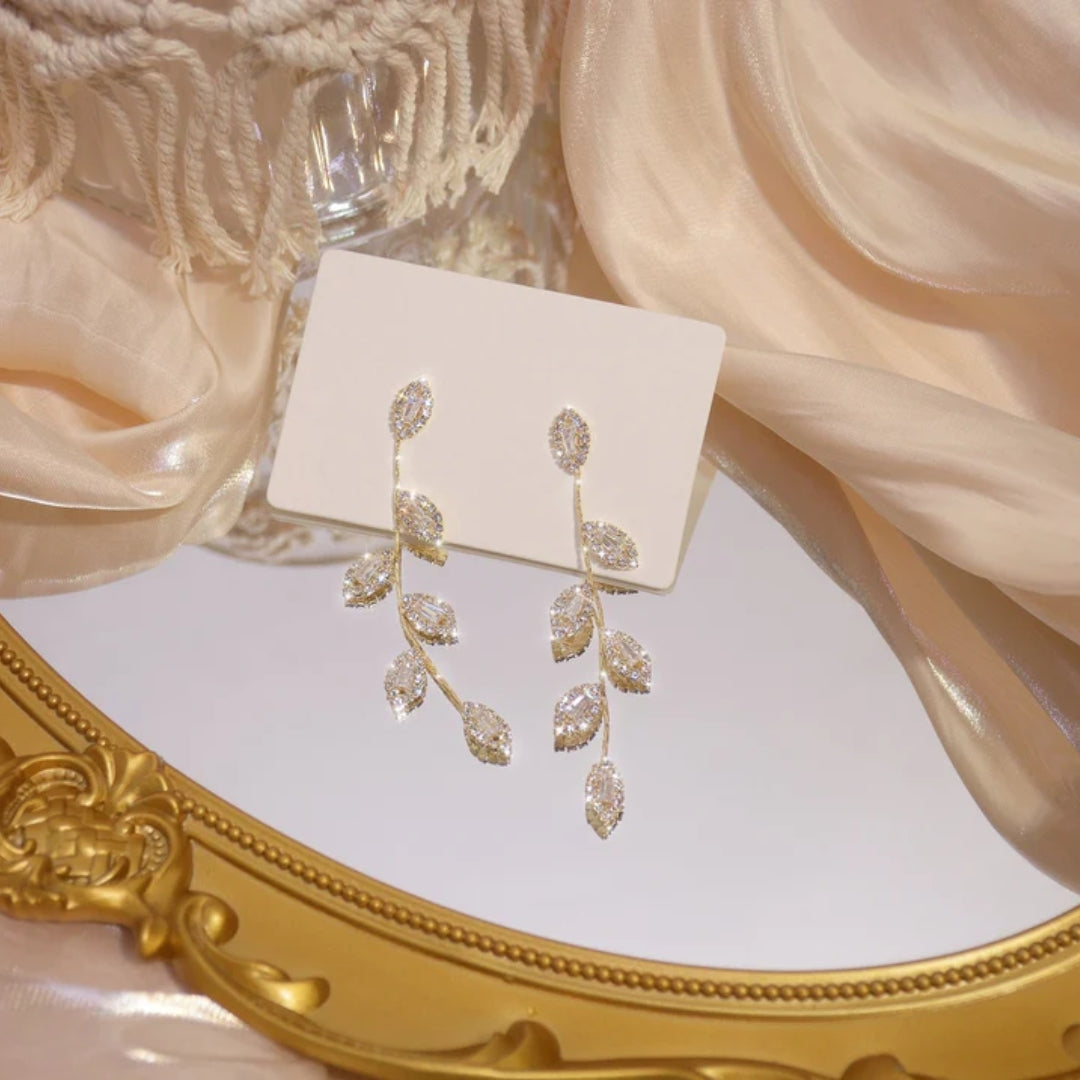 Pendientes colgantes de hojas de circonitas en oro y plata