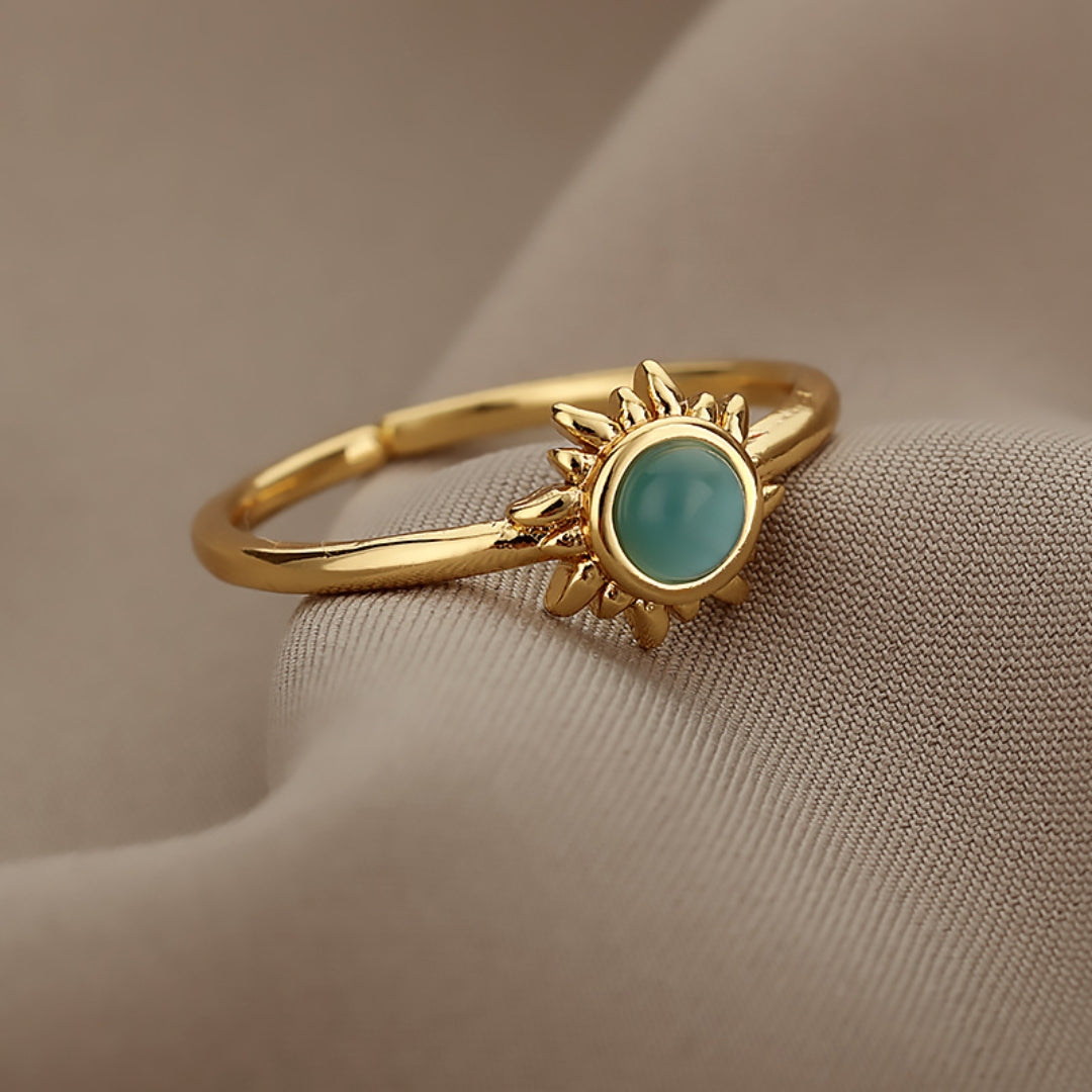 Anillo ajustable con piedra de sol en oro