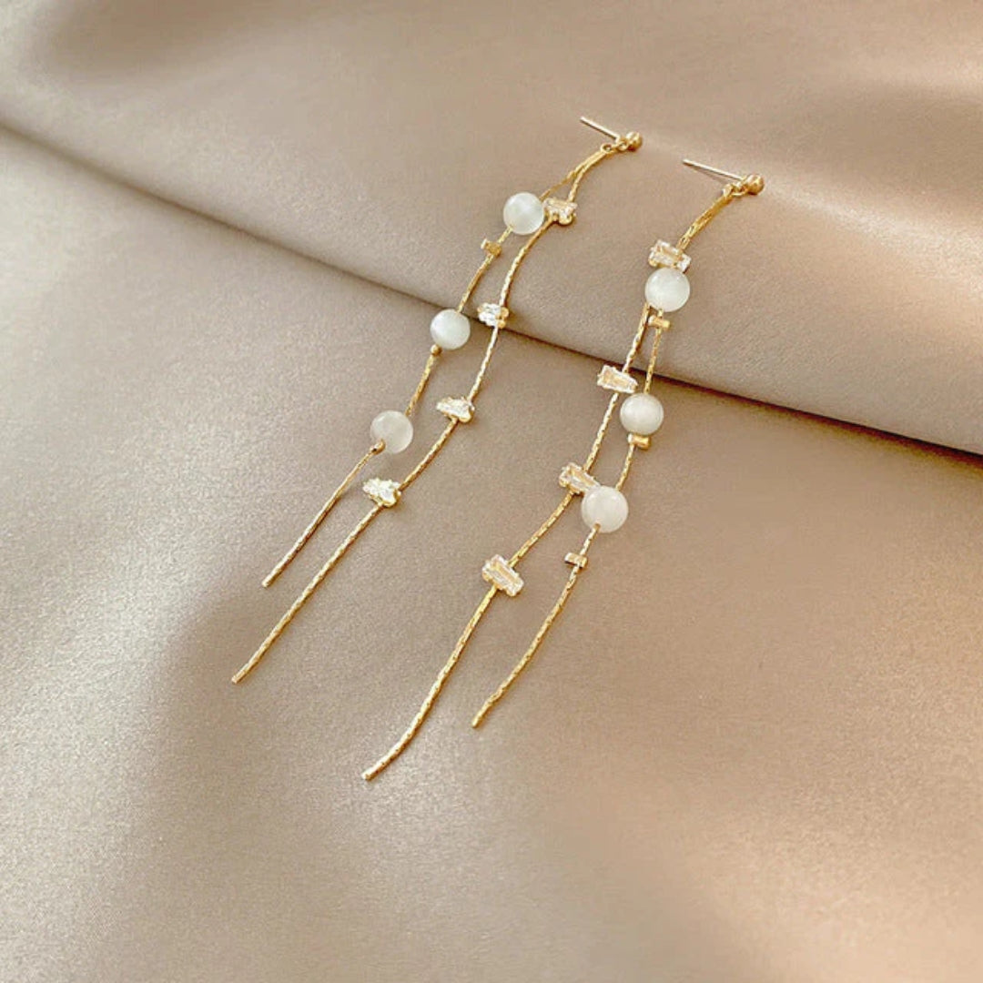 Elegantes pendientes colgantes con perlas y circonitas