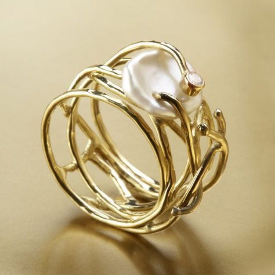 Anillo fino de oro y perlas estilo vintage