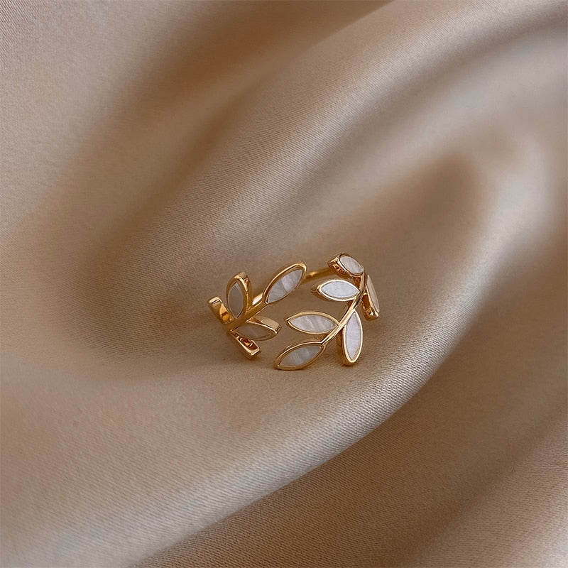 Anillo de hoja de oro