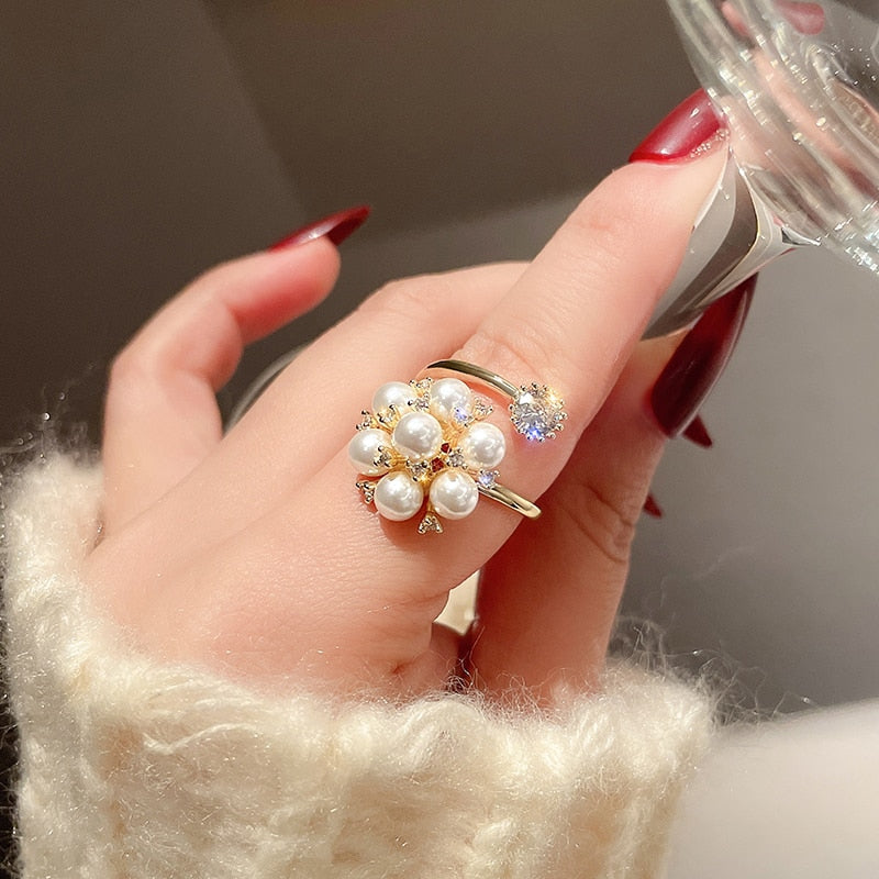 Lindo anillo ajustable con perlas