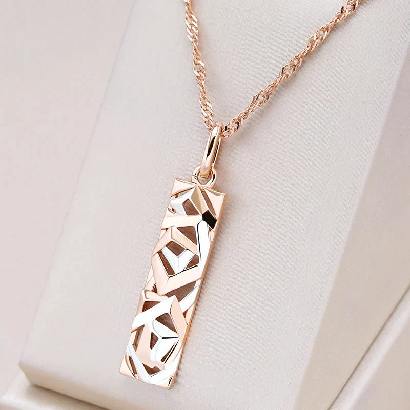 Collar elegante en plata y oro.