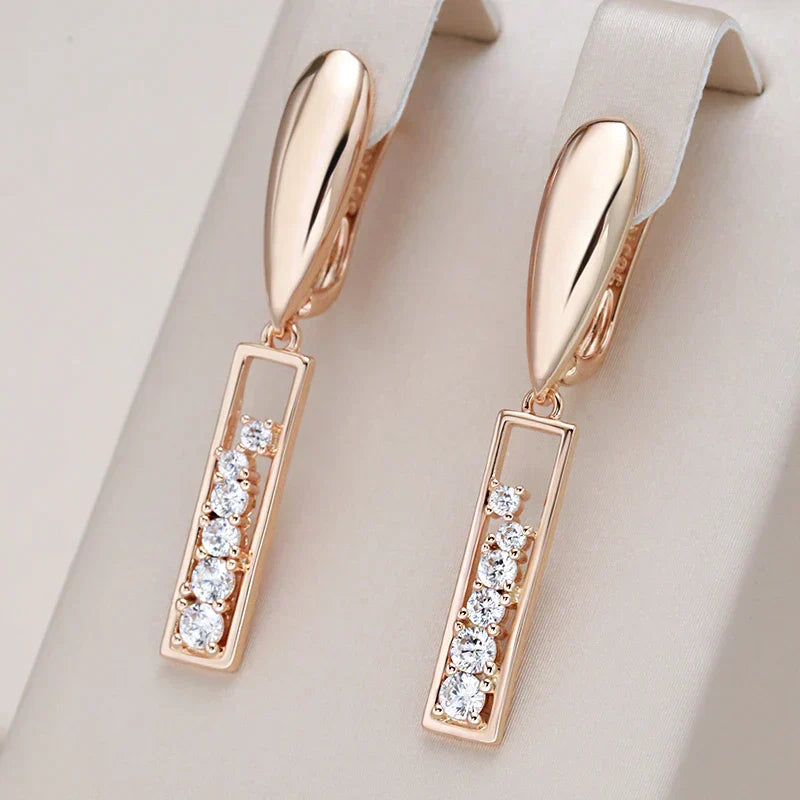 Elegantes pendientes rectangulares con incrustaciones de circonitas