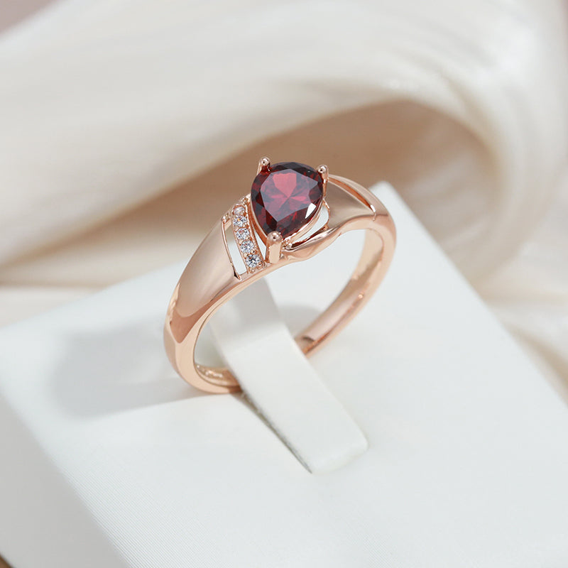 Anillo Ovalado De Circonitas Naturales Rojas