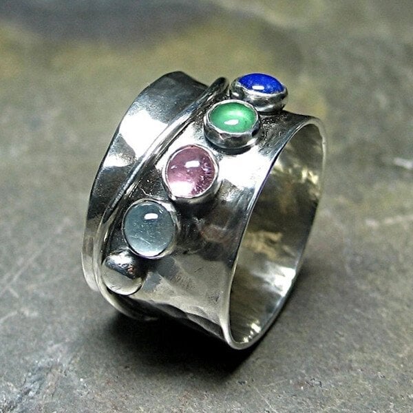 Anillo con piedra de nacimiento