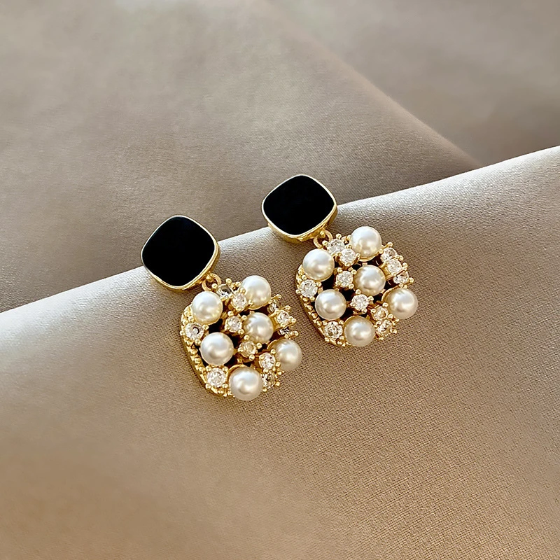 Pendientes de perlas con ópalo negro en oro