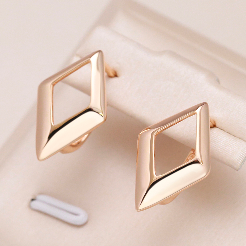 Pendientes geométricos de oro