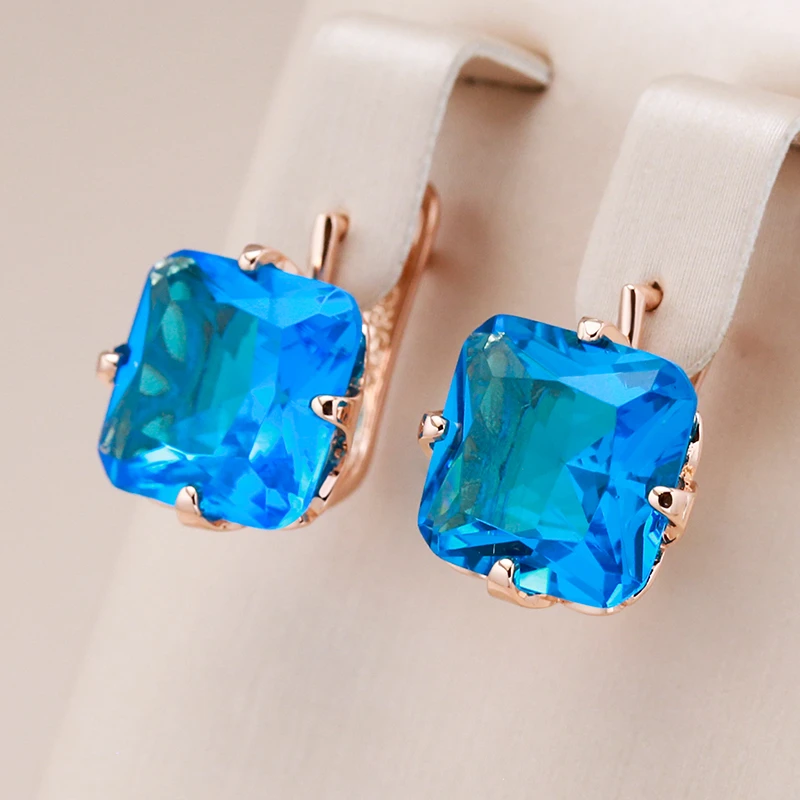 Pendientes de circonitas en oro.