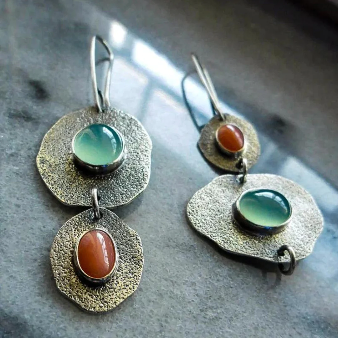 Pendientes vintage bañados en plata con piedra azul y naranja