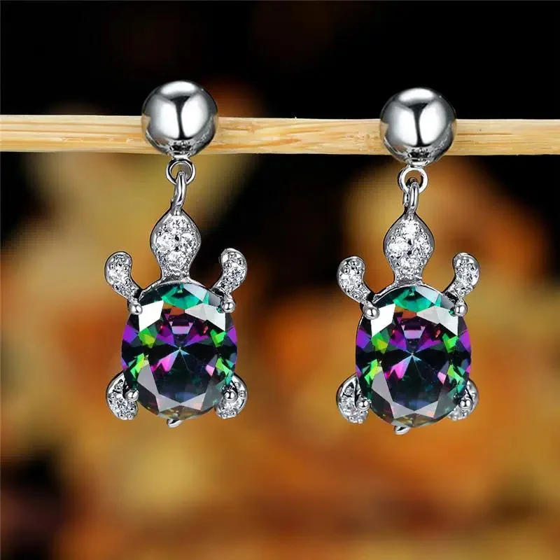 Pendientes elegantes de tortuga con circonitas multicolores