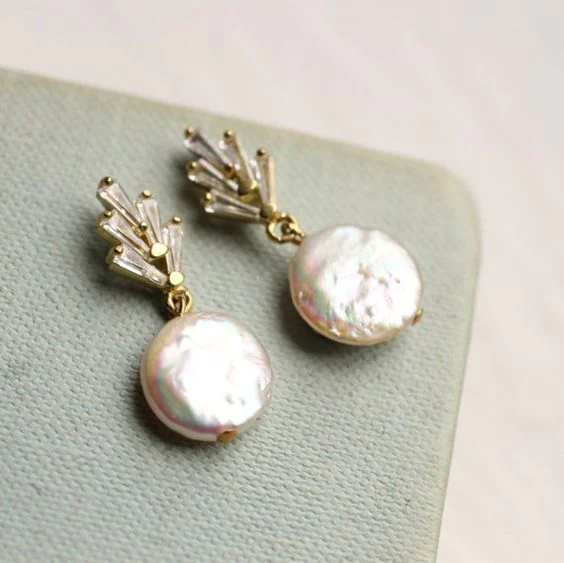 Pendientes elegantes de perlas barrocas