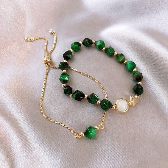 Pulseras verdes elegantes
