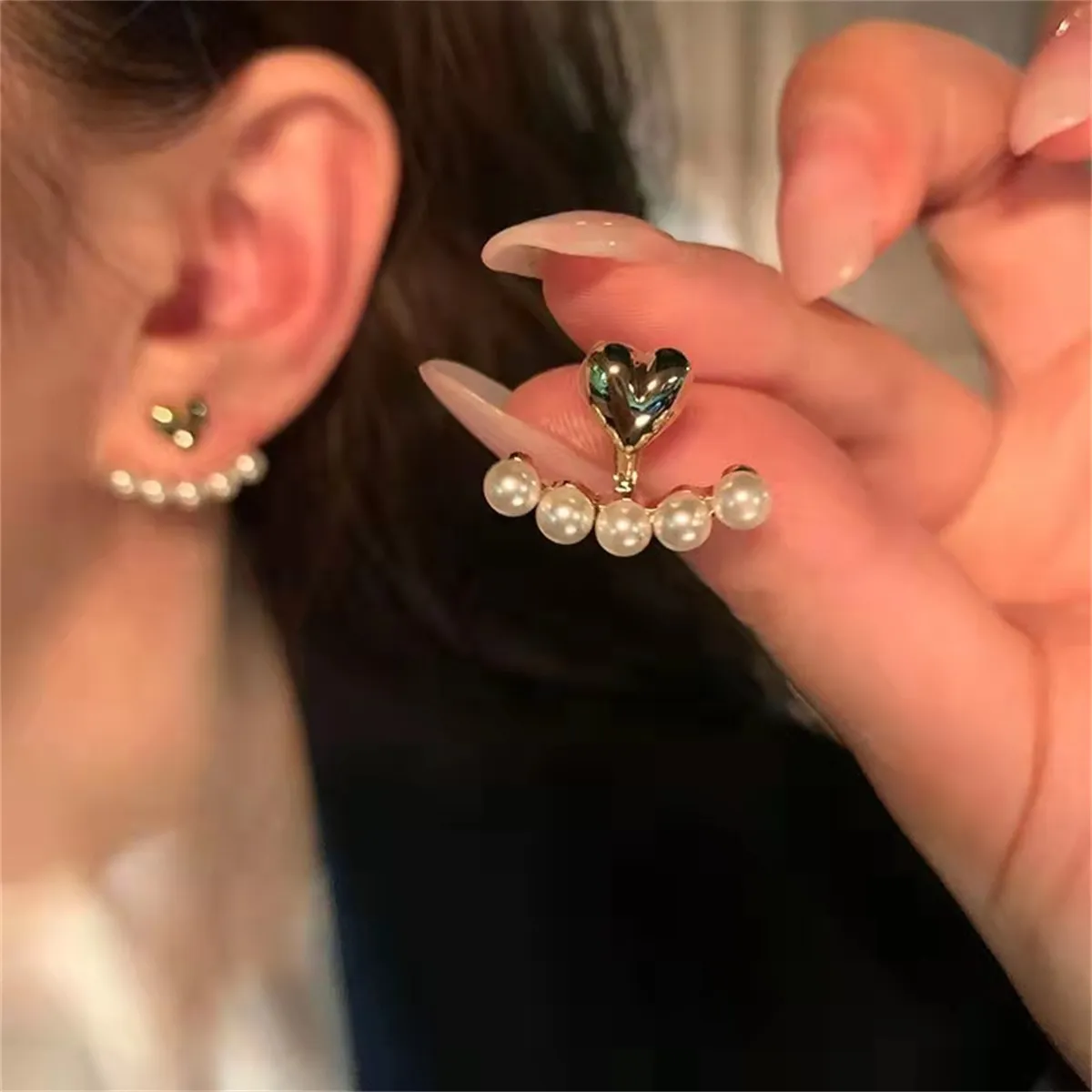 Pendientes elegantes de perlas de corazón verde