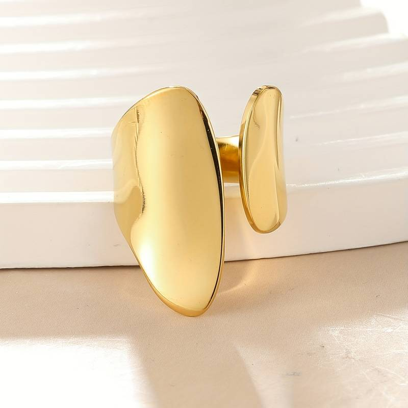 Elegante anillo abierto de oro