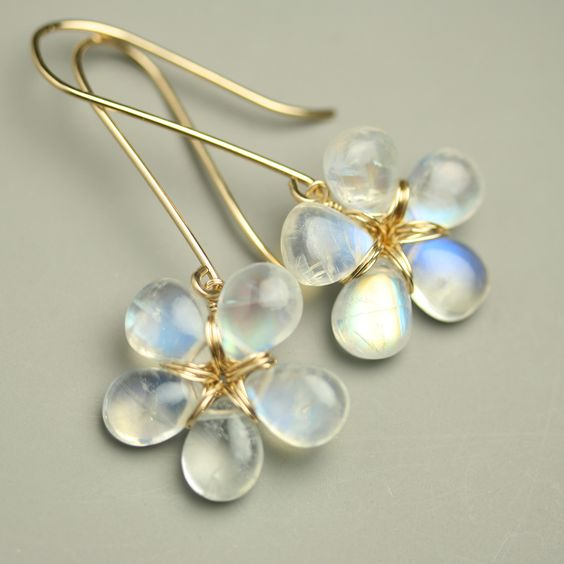 Pendientes vintage de flores de piedra blanca