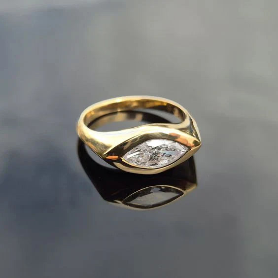 Anillo de oro con ojo de circonita cúbica vintage