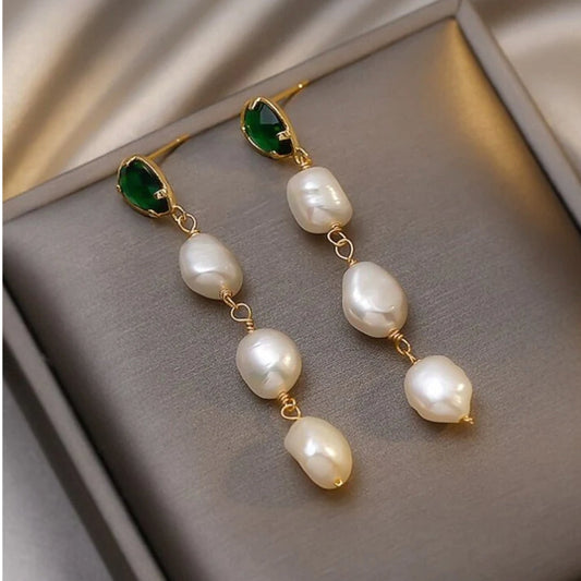 Pendientes colgantes de perlas con esmeralda en oro