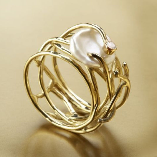 Anillo fino de oro y perlas estilo vintage