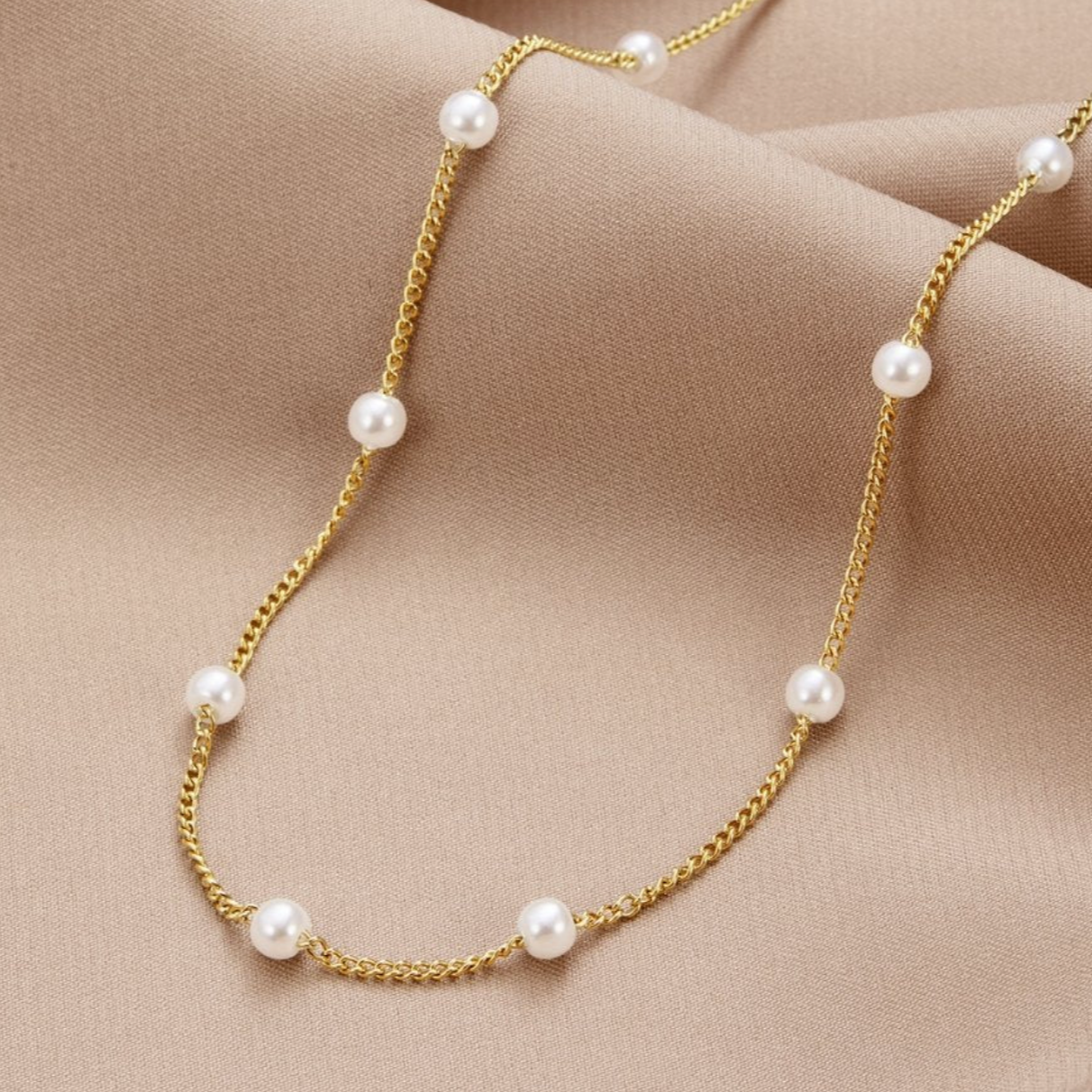Collar de Perlas de Agua Dulce en Oro