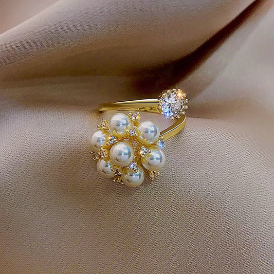 Lindo anillo ajustable con perlas