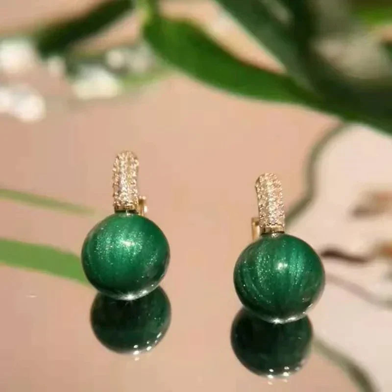 Pendientes de perlas verdes en oro