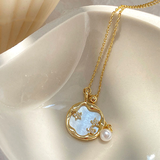 Collar de piedra lunar con perlas en oro