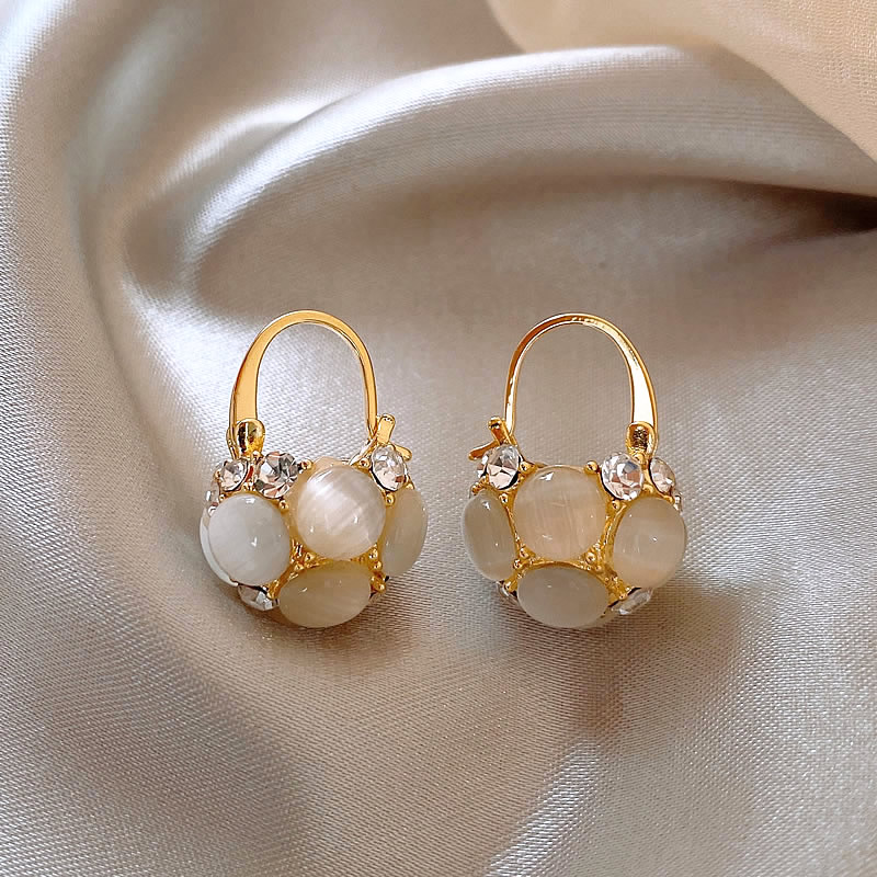 Pendientes de perlas con cristales en oro.