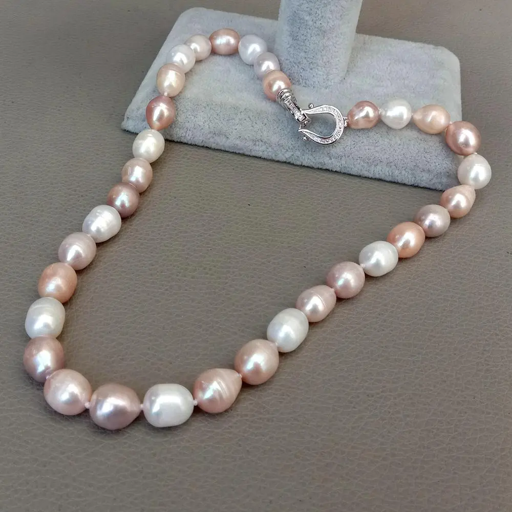 Collar de perlas de colores