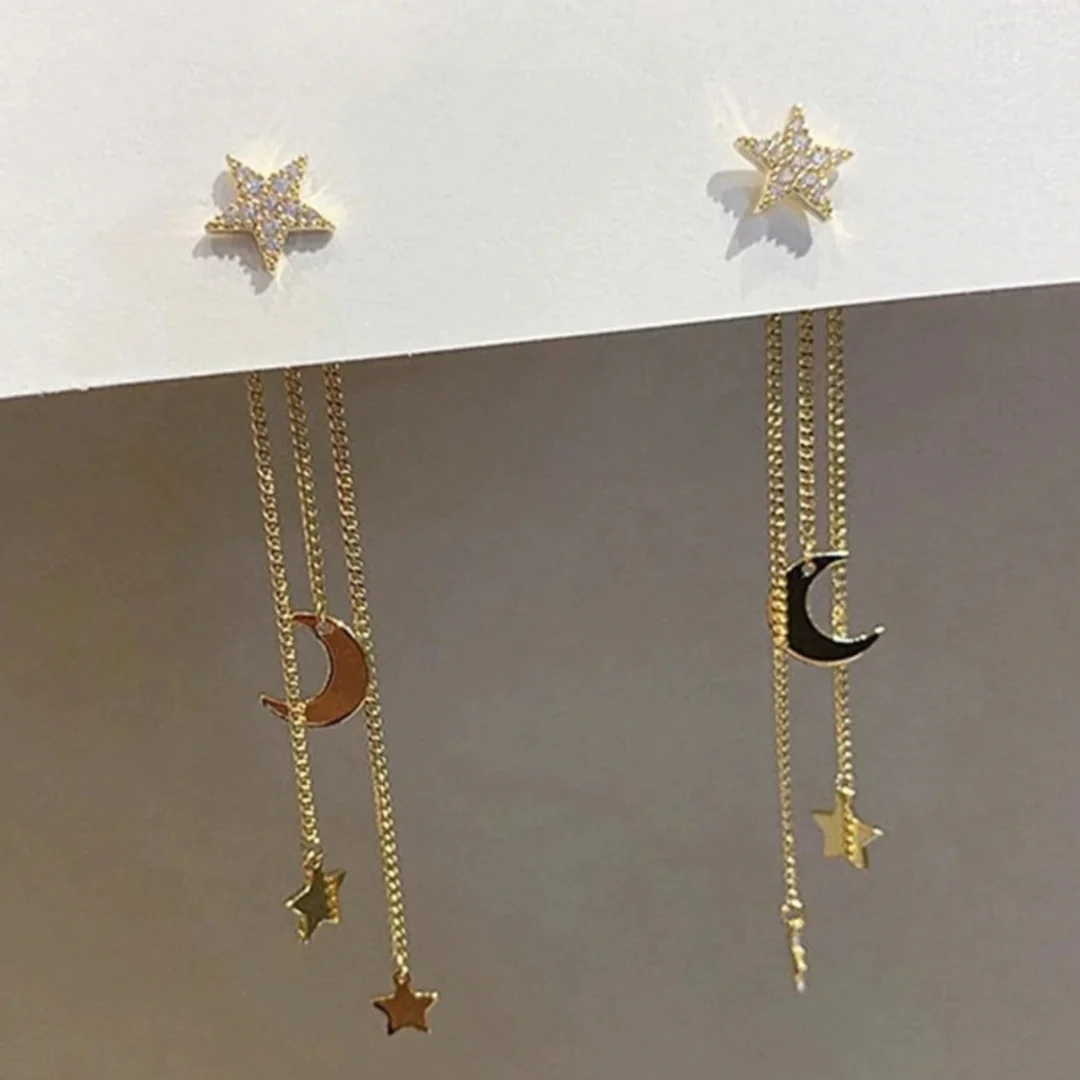 Pendientes elegantes con estrellas doradas.