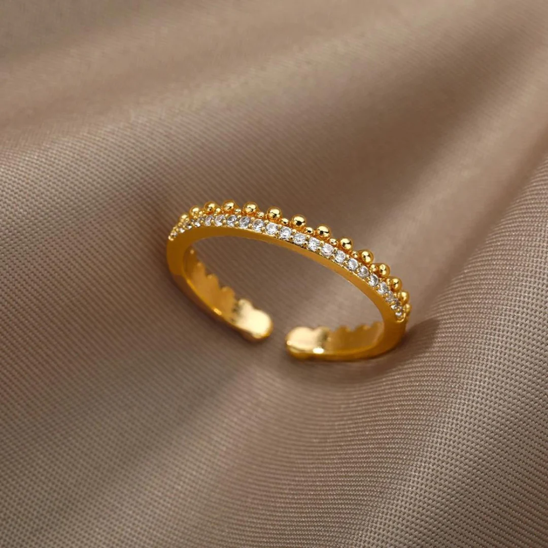 Elegante anillo bañado en oro