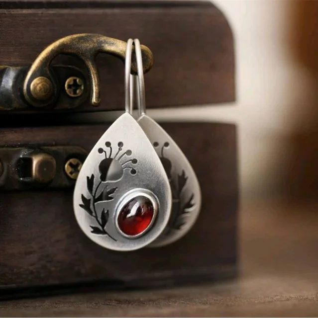 Pendientes colgantes de cristal rojo estilo vintage