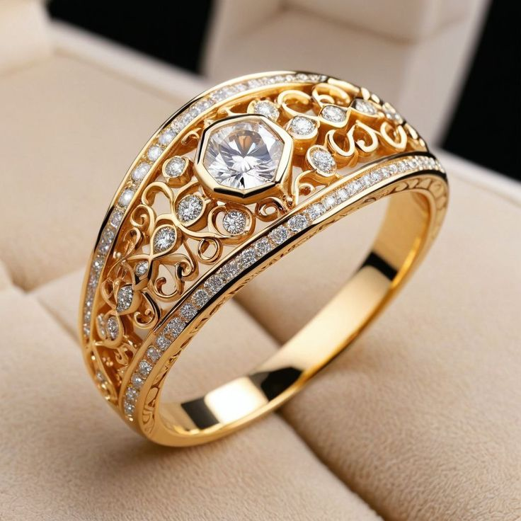 Anillo hueco bañado en oro con cristal