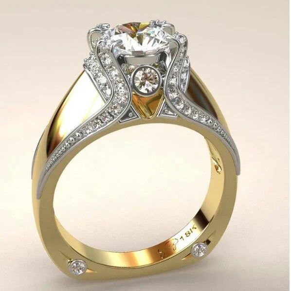 Anillo dorado con aspecto vintage.