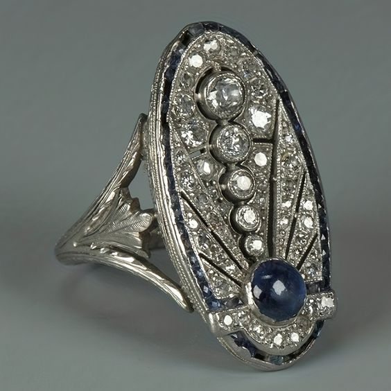 Anillo ovalado brillante vintage